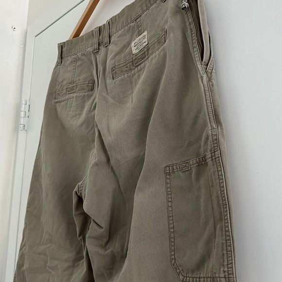 Vintage Columbia Cargo style utility pant. Regular/loose fit. 32-33”waist. - Picture 6 of 16